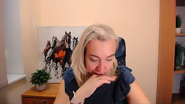 Snapshot of Amor_fati_ chatting on September 2025 01:44:02 PM Amor fati online show from September 2025 01:44:02 PM