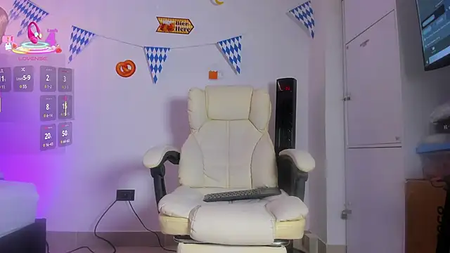 Snapshot of AllisonRoberts_ chatting on October 2025 07:33:01 PM AllisonRoberts online show from October 2025 07:33:01 PM