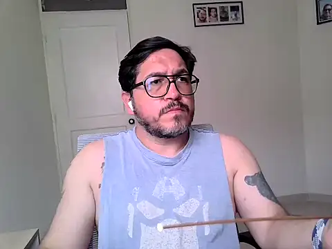 OsoMaduro12 online show from December 2025 08:36:02 PM