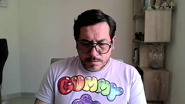 OsoMaduro12 online show from February 2026 03:18:01 PM