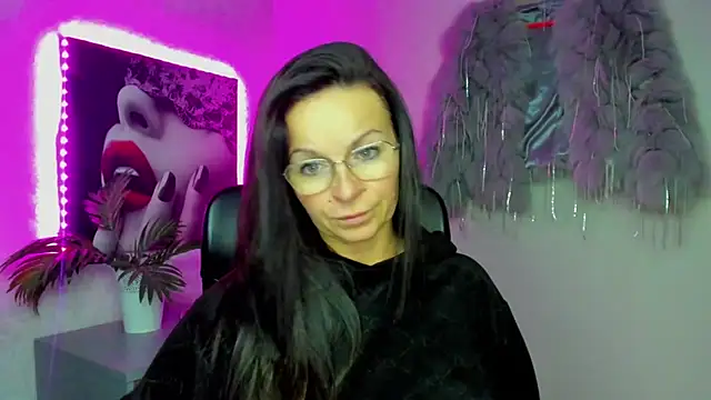 HelenLuxx online show from November 2025 03:45:01 PM