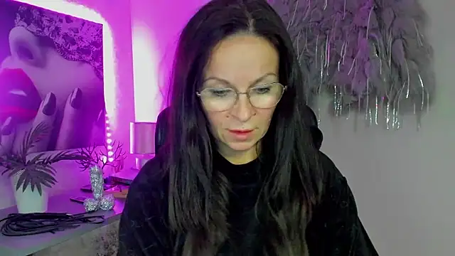 HelenLuxx online show from January 2026 05:15:01 PM