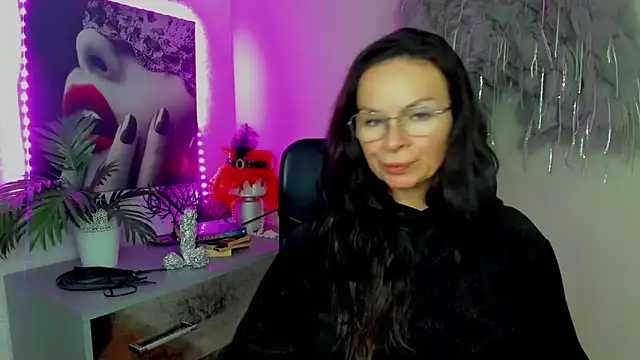 HelenLuxx online show from February 2026 05:17:02 PM