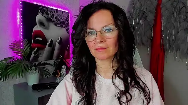 HelenLuxx online show from April 2026 02:59:01 PM