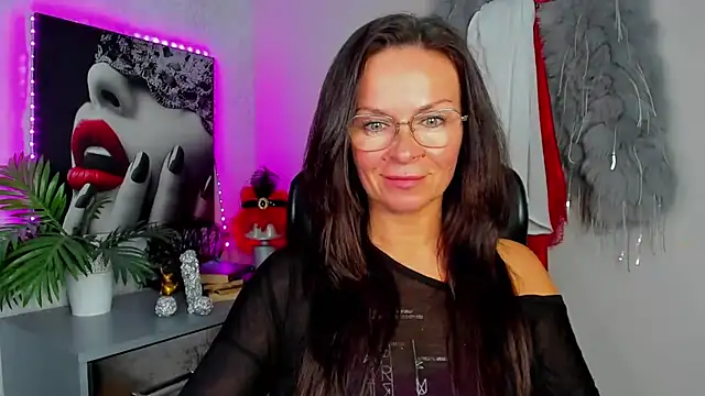 HelenLuxx online show from June 2026 03:14:01 PM