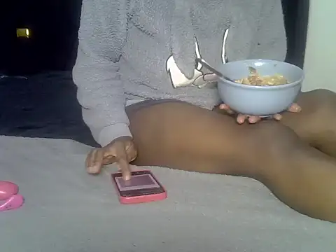 Snapshot of Its_tyra chatting on March 2026 04:49:02 AM Its tyra online show from March 2026 04:49:02 AM