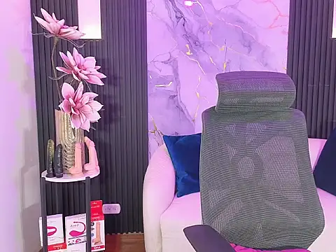 leslyflorez online show from September 2025 04:35:01 AM