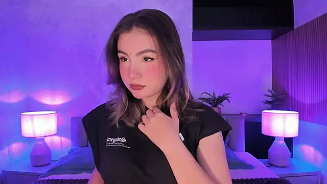 Snapshot of SamantaBone chatting on October 2025 10:45:01 PM SamantaBone online show from October 2025 10:45:01 PM