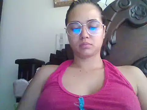 Snapshot of trianabell chatting on February 2025 04:26:01 PM trianabell online show from February 2025 04:26:01 PM