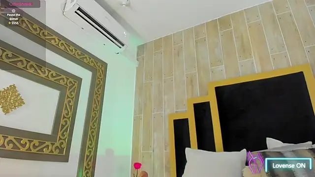 Snapshot of TamyHoney chatting on February 2025 10:43:02 PM TamyHoney online show from February 2025 10:43:02 PM