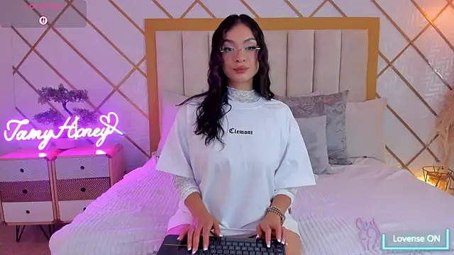 Snapshot of TamyHoney chatting on September 2025 11:27:02 PM TamyHoney online show from September 2025 11:27:02 PM