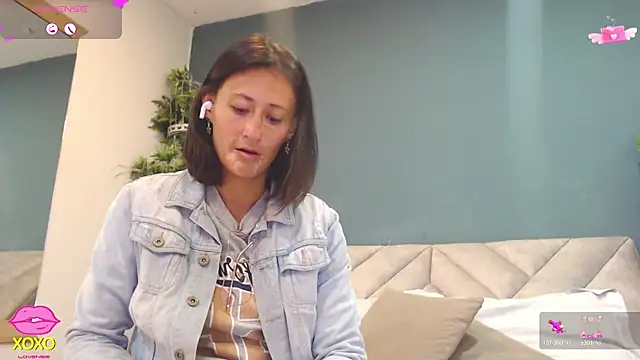Snapshot of SharisWillian chatting on March 2026 03:28:01 AM SharisWillian online show from March 2026 03:28:01 AM