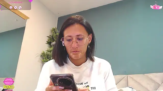 Snapshot of SharisWillian chatting on March 2026 03:30:02 AM SharisWillian online show from March 2026 03:30:02 AM