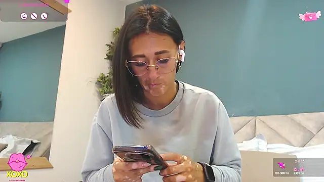 Snapshot of SharisWillian chatting on April 2026 03:41:01 AM SharisWillian online show from April 2026 03:41:01 AM
