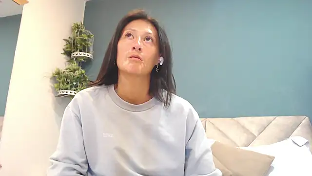 Snapshot of SharisWillian chatting on May 2026 03:34:01 AM SharisWillian online show from May 2026 03:34:01 AM
