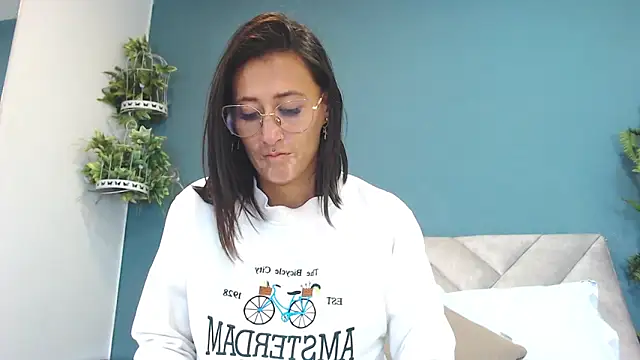 SharisWillian online show from June 2026 03:42:02 AM