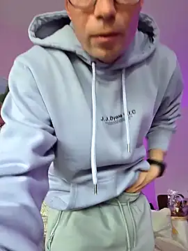 Schnubby1 online show from May 2026 04:37:01 PM