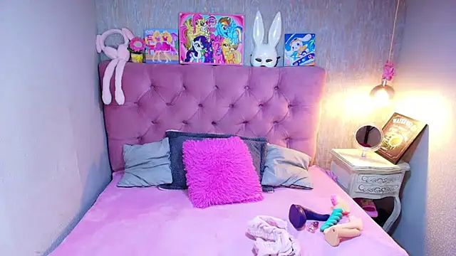 charlottemoonxz online show from February 2026 06:51:02 PM