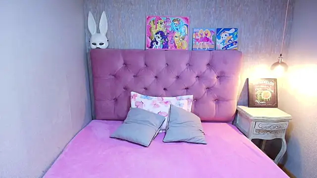 charlottemoonxz online show from June 2026 06:01:02 PM