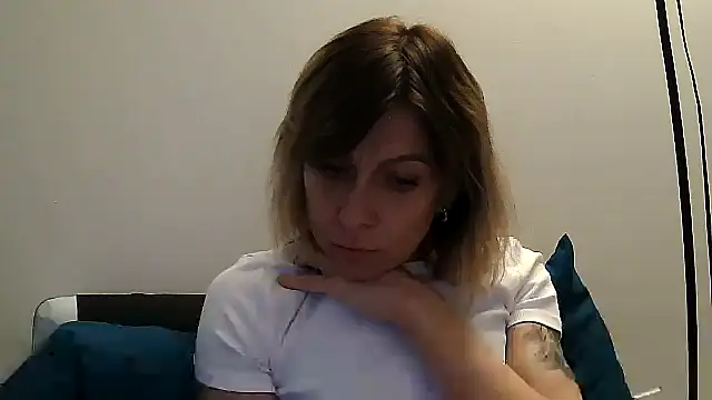 Snapshot of anechka1 chatting on February 2026 10:44:01 PM anechka1 online show from February 2026 10:44:01 PM