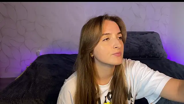 Snapshot of Vibe_to_night chatting on October 2025 10:57:02 AM Vibe to night online show from October 2025 10:57:02 AM