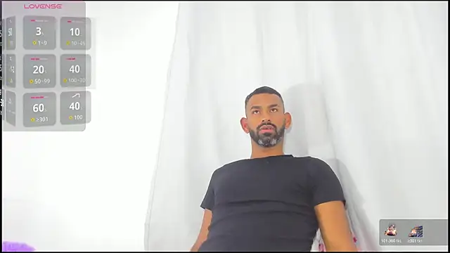 Snapshot of hole_davidd chatting on December 2025 09:33:02 PM hole davidd online show from December 2025 09:33:02 PM