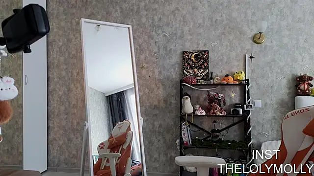 Snapshot of LolyMolli chatting on June 2026 10:41:01 AM LolyMolli online show from June 2026 10:41:01 AM
