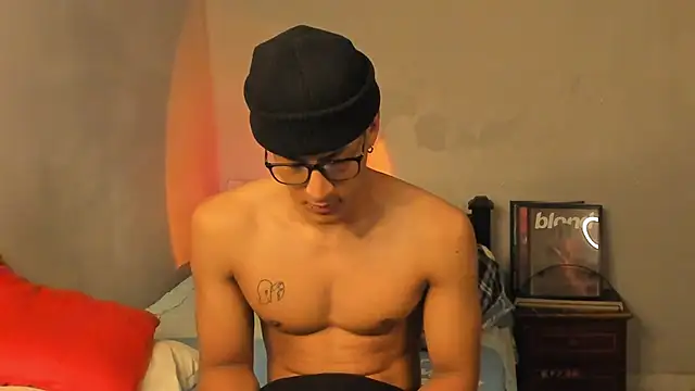 Snapshot of Ivano_joness chatting on December 2024 12:02:01 PM Ivano joness online show from December 2024 12:02:01 PM