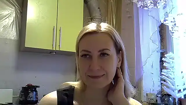 Snapshot of AshleyXHoney chatting on December 2024 06:22:01 AM AshleyXHoney online show from December 2024 06:22:01 AM
