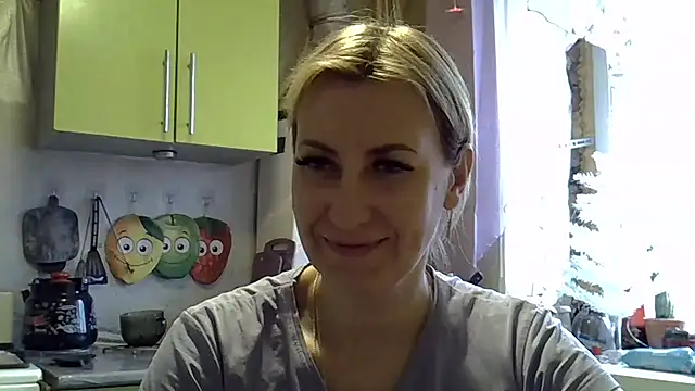 Snapshot of AshleyXHoney chatting on December 2024 08:15:02 AM AshleyXHoney online show from December 2024 08:15:02 AM
