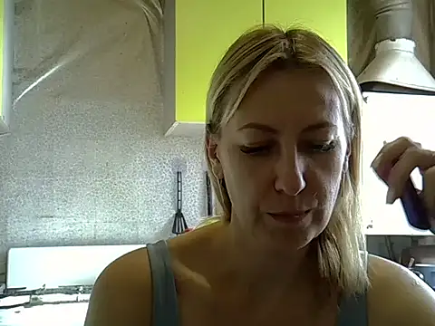 Snapshot of AshleyXHoney chatting on September 2025 06:35:01 AM AshleyXHoney online show from September 2025 06:35:01 AM
