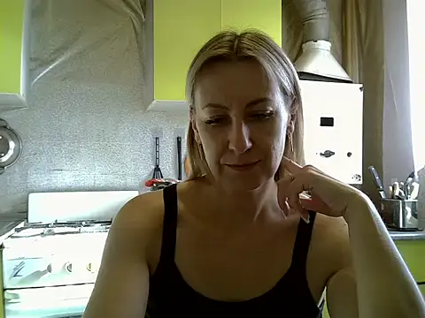 Snapshot of AshleyXHoney chatting on September 2025 06:24:01 AM AshleyXHoney online show from September 2025 06:24:01 AM