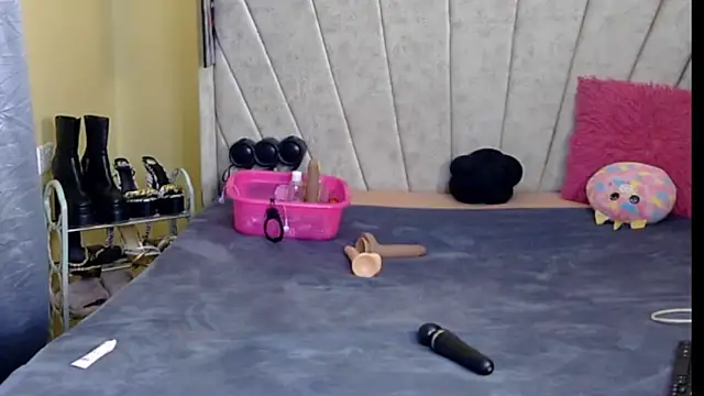 Kyla may online show from January 2025 04:00:02 PM