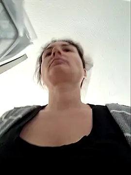 Snapshot of MilfyMrsRobinson chatting on January 2025 05:14:01 PM MilfyMrsRobinson online show from January 2025 05:14:01 PM