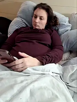 Snapshot of MilfyMrsRobinson chatting on February 2025 01:43:02 AM MilfyMrsRobinson online show from February 2025 01:43:02 AM