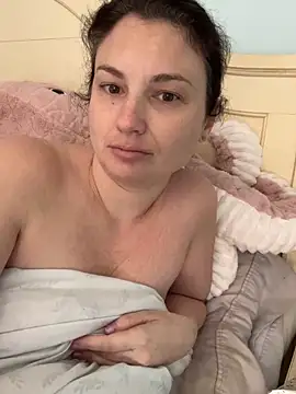 Snapshot of MilfyMrsRobinson chatting on February 2025 04:00:01 PM MilfyMrsRobinson online show from February 2025 04:00:01 PM