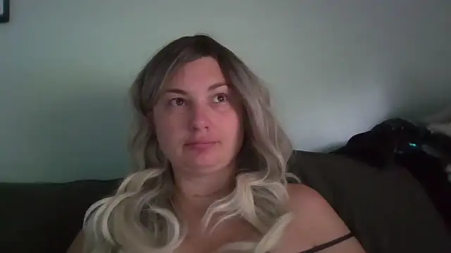 MilfyMrsRobinson online show from June 2026 01:01:02 PM