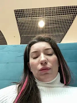 Snapshot of MooonReal chatting on March 2025 03:13:02 AM MooonReal online show from March 2025 03:13:02 AM