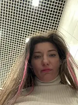 Snapshot of MooonReal chatting on March 2025 06:19:02 AM MooonReal online show from March 2025 06:19:02 AM