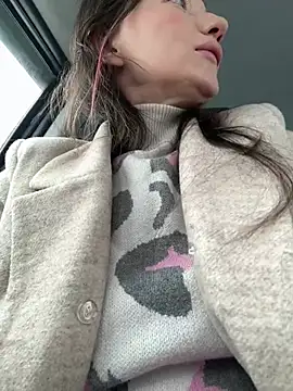 Snapshot of MooonReal chatting on March 2025 03:19:01 AM MooonReal online show from March 2025 03:19:01 AM