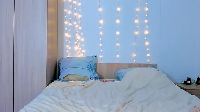 evelinal ove online show from February 2025 04:07:01 PM