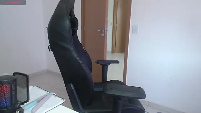 Snapshot of charlotbelucci_ chatting on October 2025 10:34:02 AM charlotbelucci online show from October 2025 10:34:02 AM