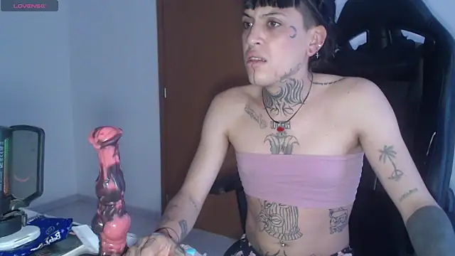 Snapshot of charlotbelucci_ chatting on October 2025 09:07:01 AM charlotbelucci online show from October 2025 09:07:01 AM