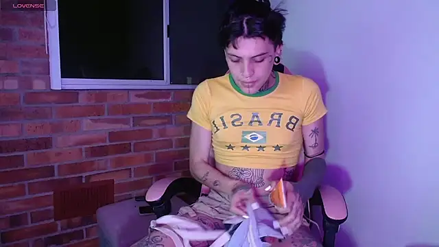 Snapshot of charlotbelucci_ chatting on November 2025 09:21:01 AM charlotbelucci online show from November 2025 09:21:01 AM