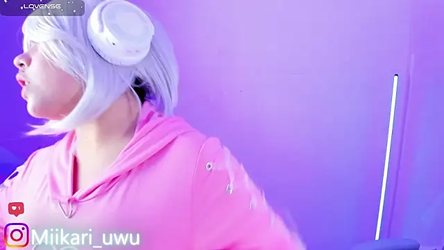 Snapshot of Ahri_Elderwood chatting on April 2026 04:07:02 AM Ahri Elderwood online show from April 2026 04:07:02 AM