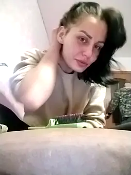 Tracey Izzy online show from October 2025 08:19:01 PM