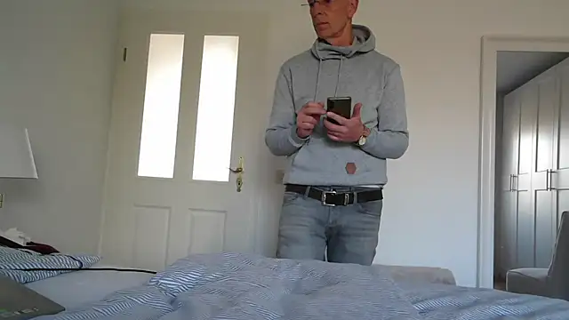 Snapshot of maxmueller321 chatting on March 2026 08:26:01 AM maxmueller321 online show from March 2026 08:26:01 AM