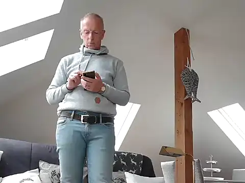 maxmueller321 online show from June 2026 12:30:01 PM