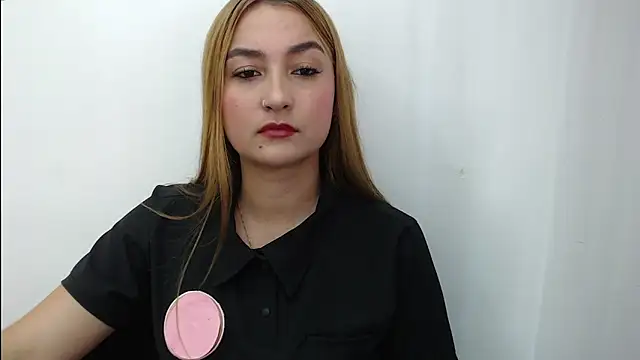 salome  lopez  online show from November 2025 02:39:02 PM