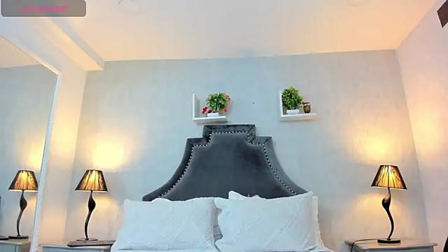 Snapshot of AnntoniaWood chatting on December 2024 12:44:02 PM AnntoniaWood online show from December 2024 12:44:02 PM